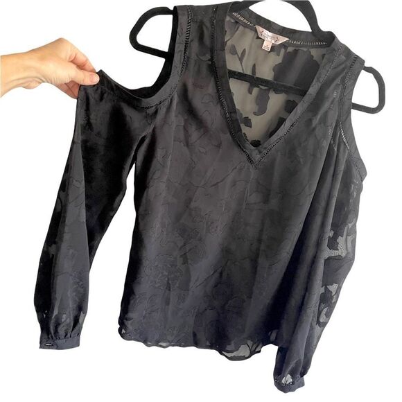 COPY - 𝅺NANETTE LAPORE V-Neck Cold Shoulder Semi-Sheer Blouse Floral Design Bla… - Picture 1 of 8